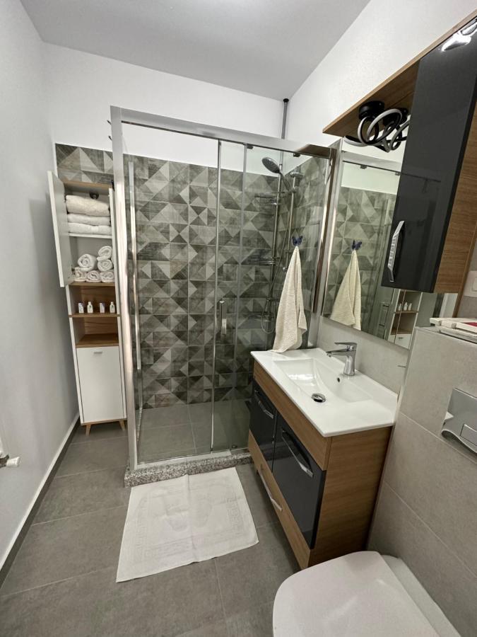 Glamart Apartment Craiova Exterior foto